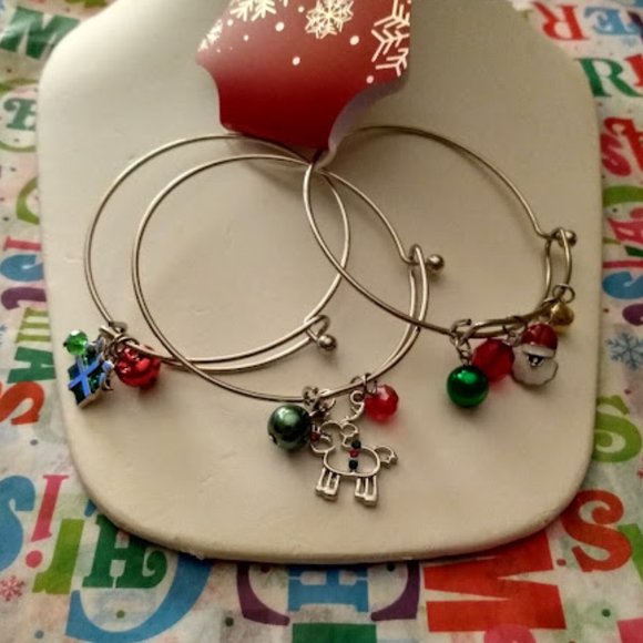 3pc SET KOHL'S Christmas Jingle Bell/Present/Reindeer/Santa Charm Bracelets**NEW - Picture 4 of 4